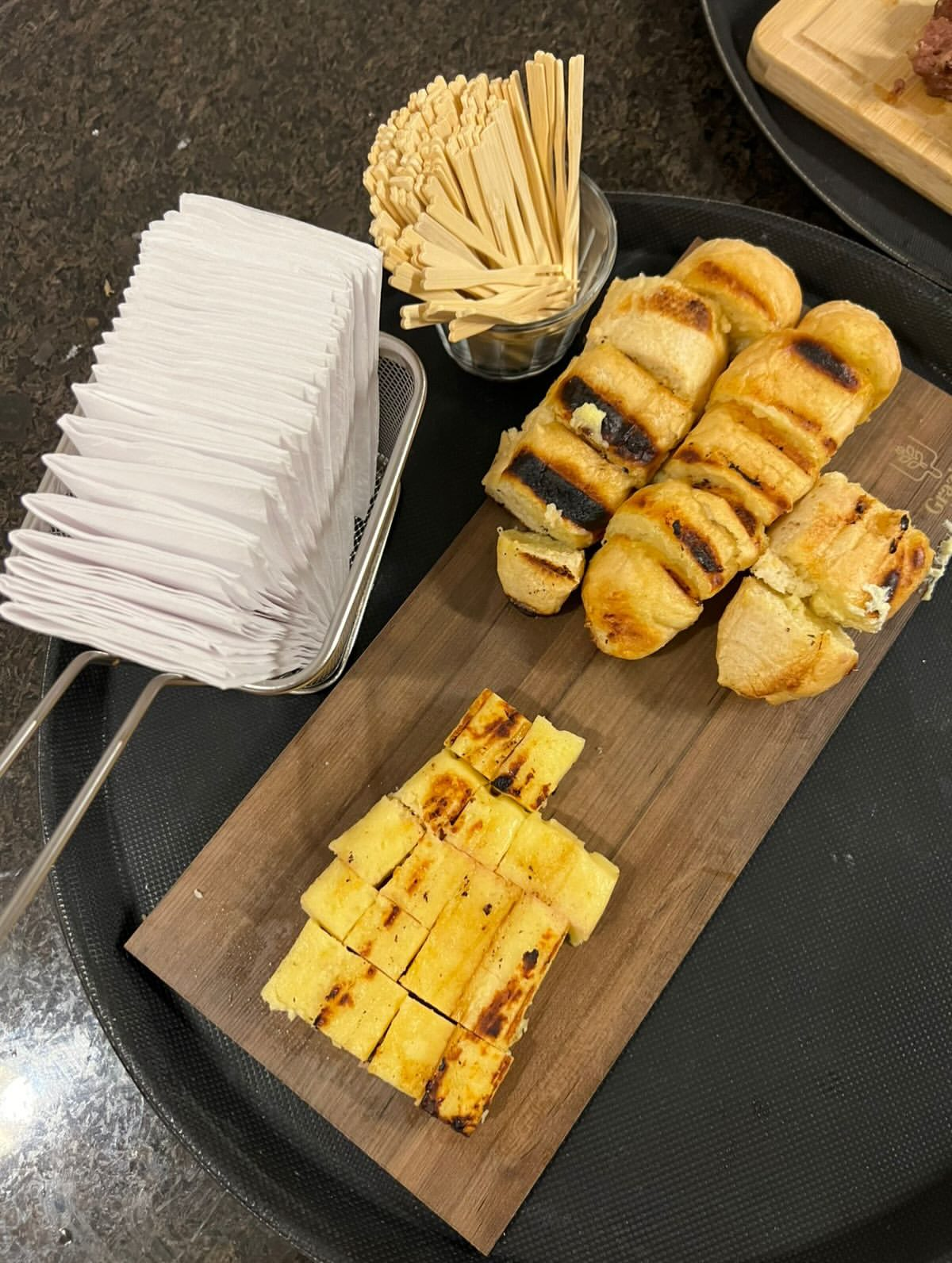 Saladas e guarnições do buffet